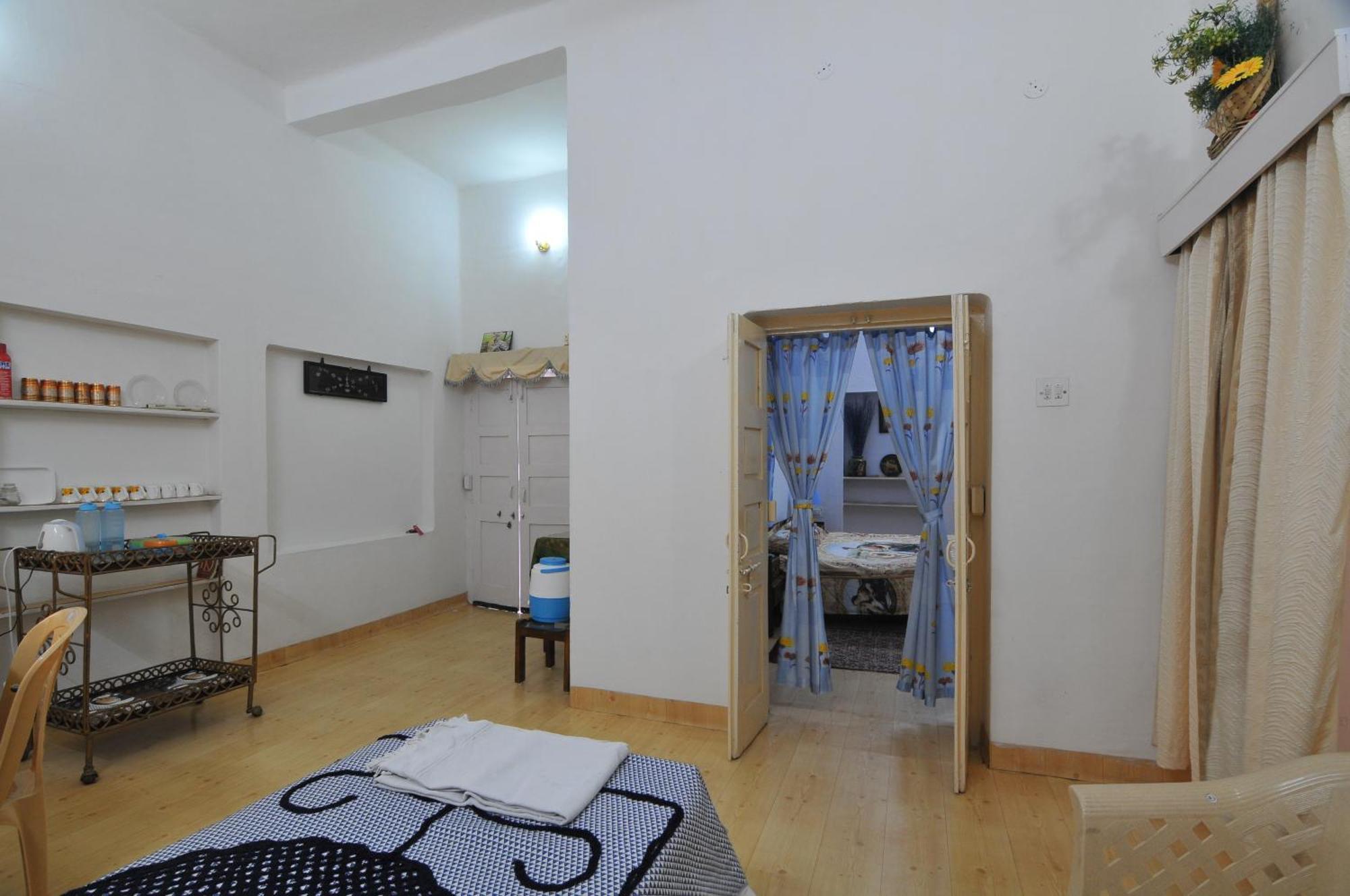 Jheelam Homestay Bhopal Room photo